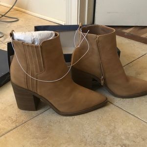 Universal Thread “Whitney” boots 7 1/2 NIB